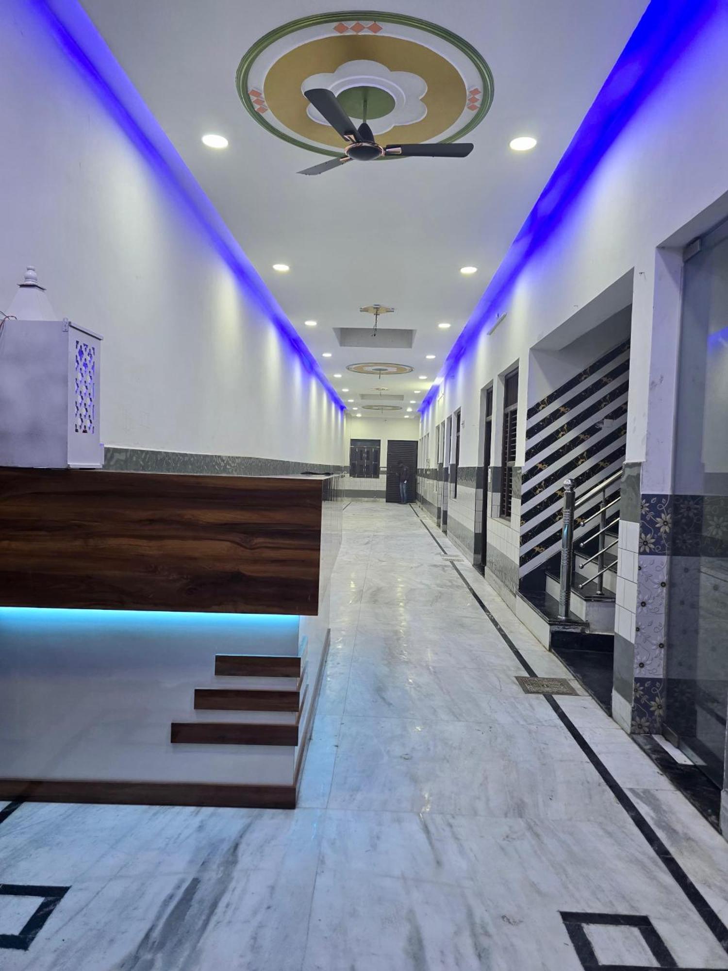 Kamal Dham Hotel Govardhan Exterior foto